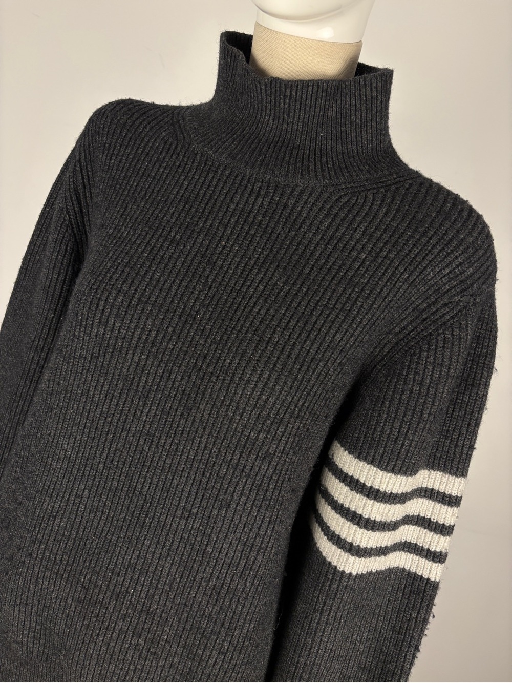 Thom Browne Charcoal Gray 4-Bar Ribbed Knit Cardigan Sweater M - Picture 3 of 12